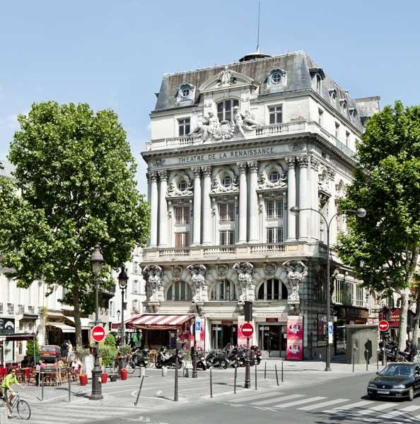 Façade principale sur la place Saint-Martin.