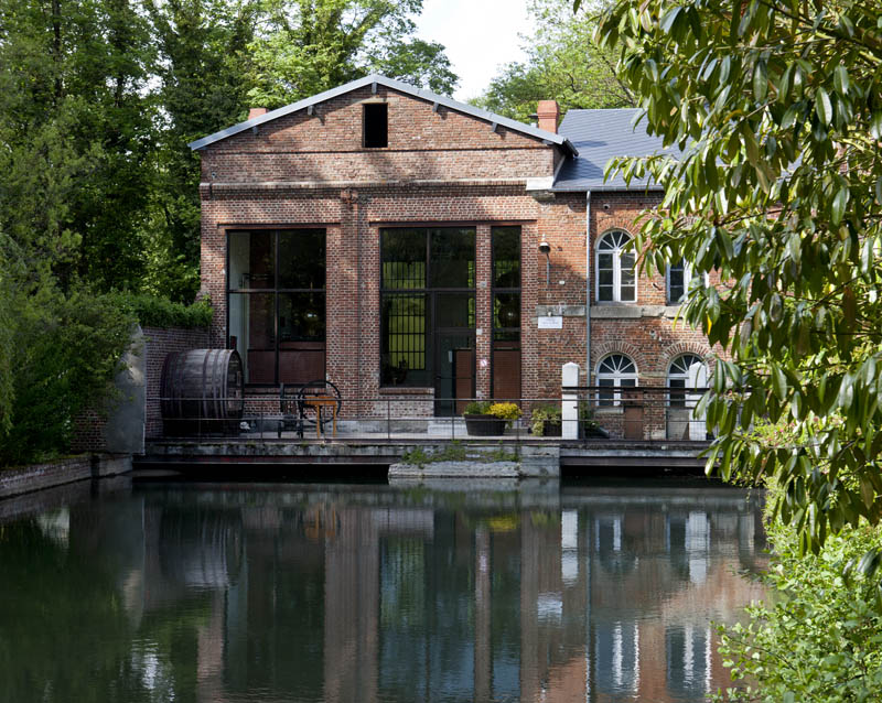 Le Breuil-en-Auge. Actuellement cidrerie distillerie. Bâtiment d'eau du moulin et salle abritant les machines à distiller. ; Bâtiment d'eau du moulin et salle abritant les machines à distiller. Elévations extérieures sud.