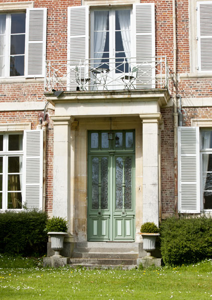 Porte d'entrée du logement patronal. Vue prise de l'est.