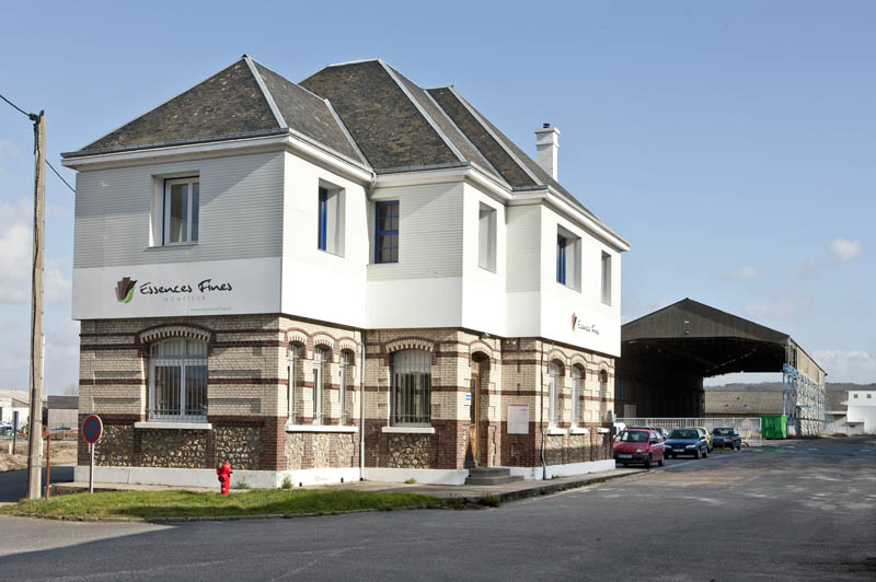 Bureau. Vue prise du nord-ouest.