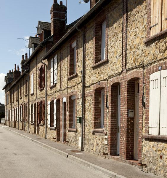 Cité ouvrière. Elévations sur la rue Chasles. Vue prise du nord-est.