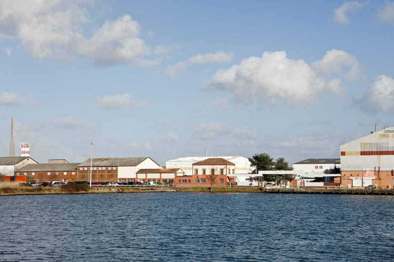 Vue partielle de l'usine depuis le quai Tostain.