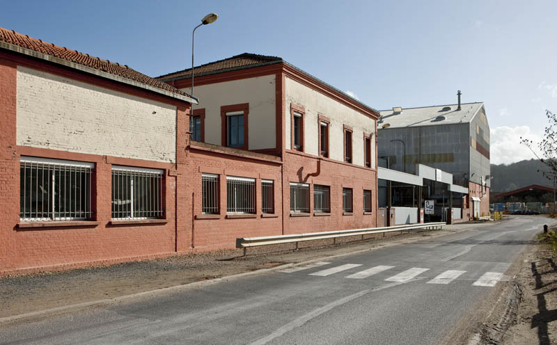 Entrée principale, bureau, laboratoire, atelier de fabrication (5). Vue prise du nord-ouest.