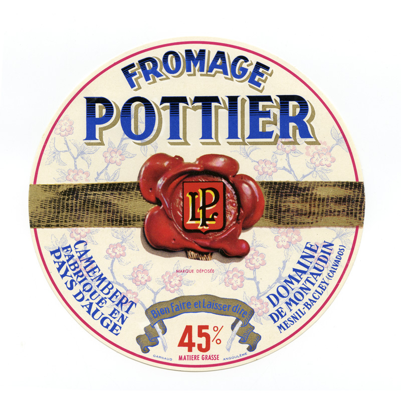 Etiquette de fromage (tyrosème) : "Fromage Pottier - Bien faire et laisser dire - Camembert fabriqué en Pays d'Auge - Domaine de Montaudin Mesnil-Bacley (Calvados)".- Etiquette de fromage. (Musée de Normandie, Caen).