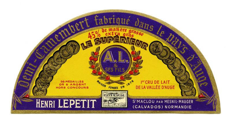 Etiquette de fromage : 'Demi-camembert fabriqué dans le Pays d'Auge - Henri Lepetit - St Maclou par Mesnil-Mauger (Calvados) Normandie'.