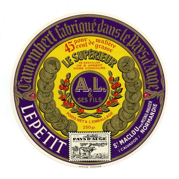 Etiquette de fromage : 'Camembert fabriqué dans le Pays d'Auge - Lepetit - St Maclou par Mesnil-Mauger (Calvados) Normandie - Le supérieur A. L. et ses fils'.