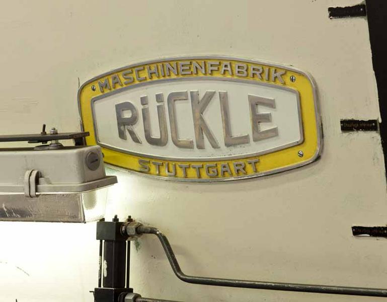 Jointeuse de marque Rückle, inscription concernant le fabriquant : 'Maschinenfabrik Rückle Stuttgart'.