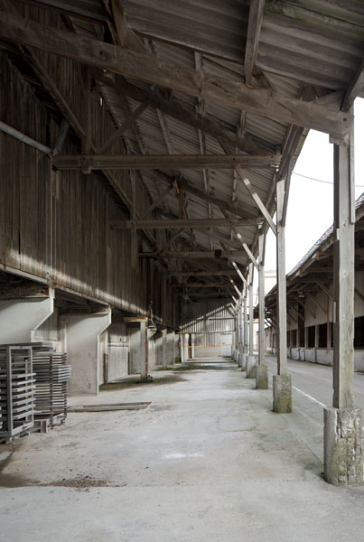 Vue extérieure de l'atelier de fabrication (perlites) vu du sud.