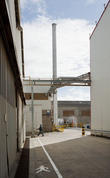 Atelier de fabrication des lévélites et sa cheminée pris de l'ouest.