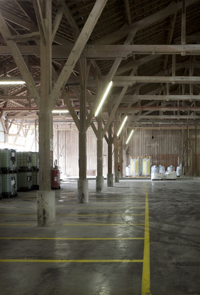 Vue intérieure du magasin industriel (1).