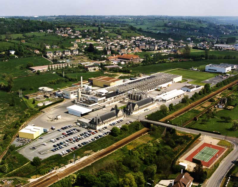 Vue aérienne prise du sud-est.- Photographie d'entreprise, s.d., vers 1995.