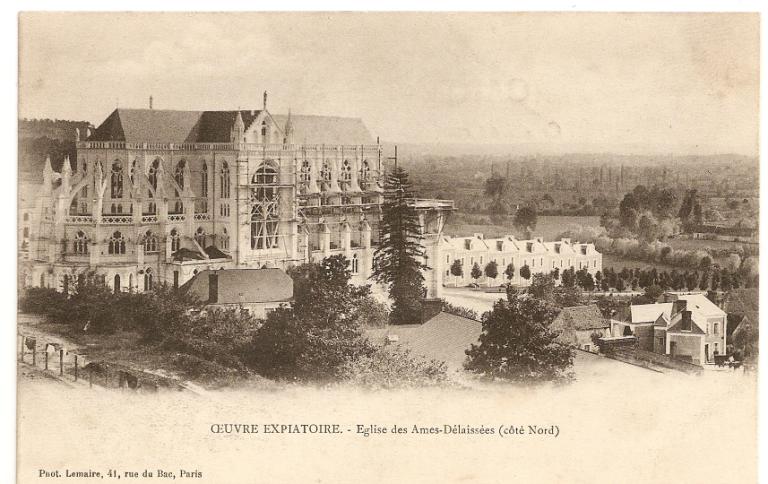 Oeuvre expiatoire. - Eglise des âmes-délaissées (côté nord) [vue générale depuis le nord].- Carte postale, phot. Lemaire, 41 rue du Bac, Paris, début 20e siècle.