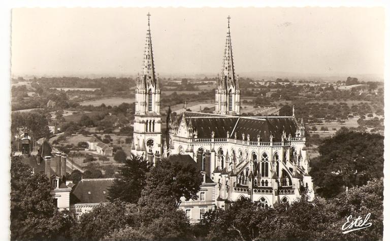 Vue générale depuis l'est.- Carte postale, Estel, 3e quart 20e siècle.