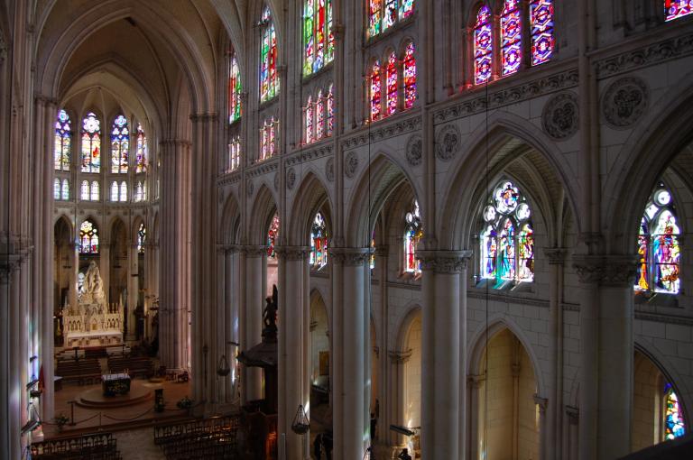 Vue latérale sud-est depuis la tribune.