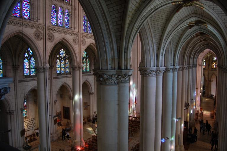 Vue latérale nord-est (nef et collatéraux) depuis la tribune.