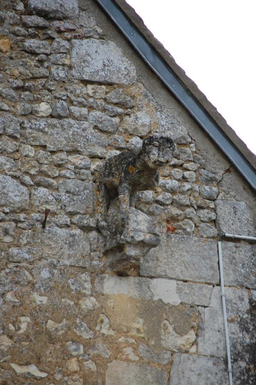 Pignon ouest, crossette sculptée remployée.