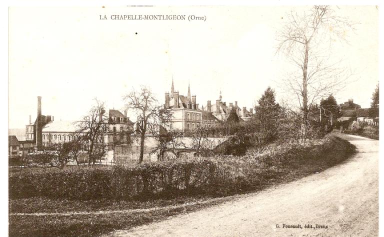 Imprimerie et palais des chapelains, vus d'ensemble depuis l'est.- Carte postale, 2e quart 20e siècle.