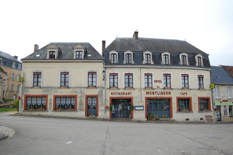 Place de l'Église, hôtel du Montligeon, vue vers le sud.