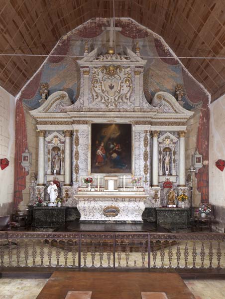 Vue d'ensemble du maître-autel.