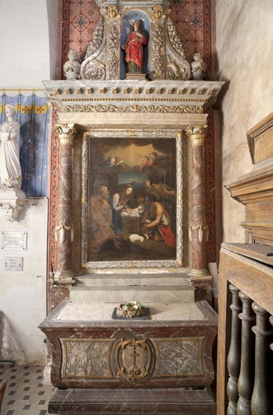 Vue d'ensemble de l'autel de la 1ere chapelle sud.