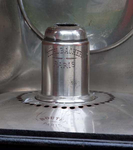 Détail : marques du lanternier et du carrossier à l'intérieur d'une lanterne.