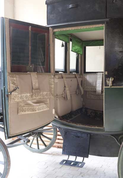 Vue intérieure du coupé de voyage du marquis d'Albon.