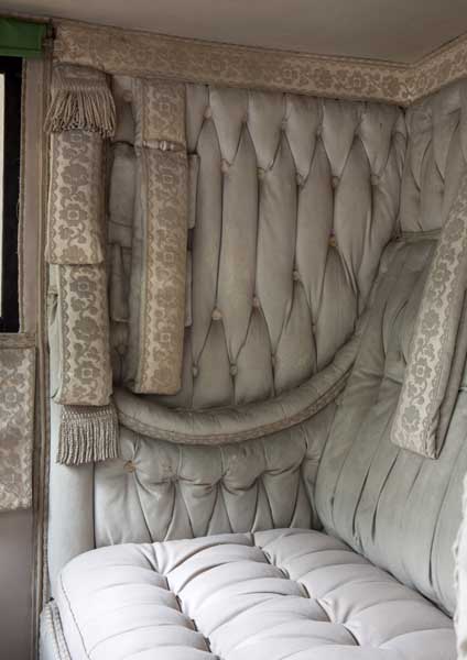 Voiture hippomobile, coupé de voyage dit coupé de poste ou dormeuse