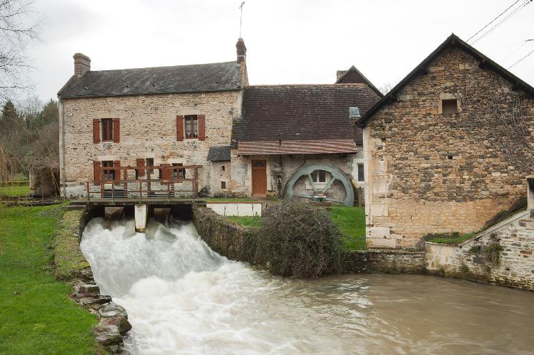 Touchet. Moulin à blé, puis moulin à farine dit Grand moulin de Touchet ou moulin de Jouette. Vue d'ensemble prise de l'est. ; Vue d'ensemble, prise de l'est.