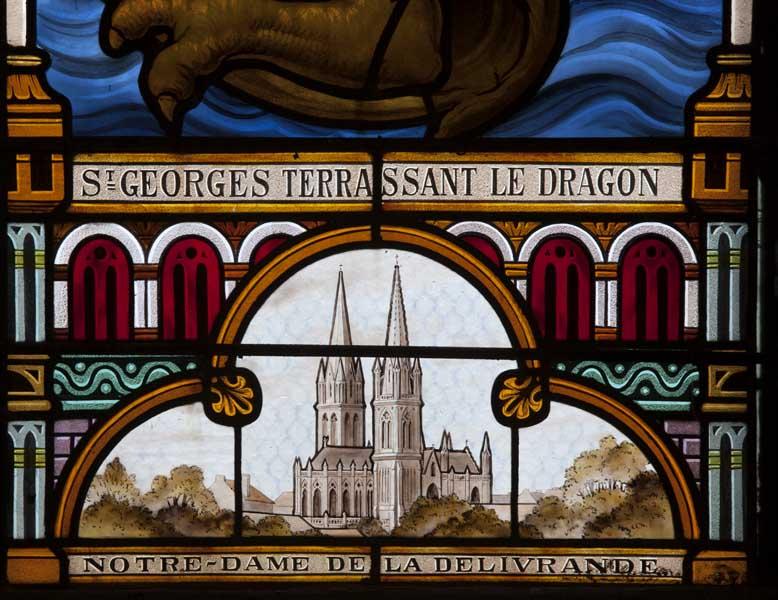 Détail de la baie 2 : légende de la scène et représentation de la basilique Notre-Dame-de-la-Délivrande.