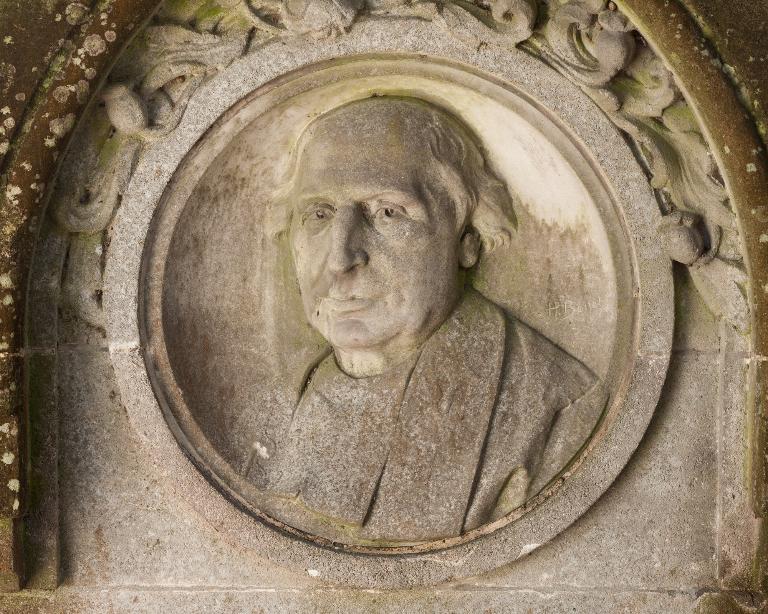 Détail : portrait en médaillon.
