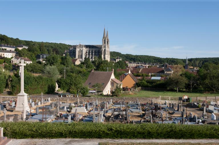 Vue d'ensemble du bourg depuis le cimetière au nord.