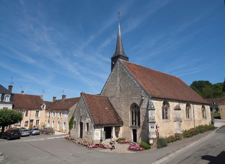 Eglise paroissiale Saint-Pierre. ; Vue générale depuis le sud-ouest.