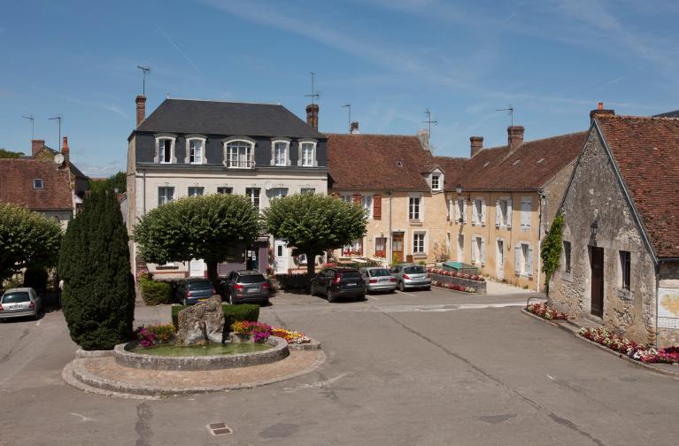 Place de l'Eglise, vue vers le nord.