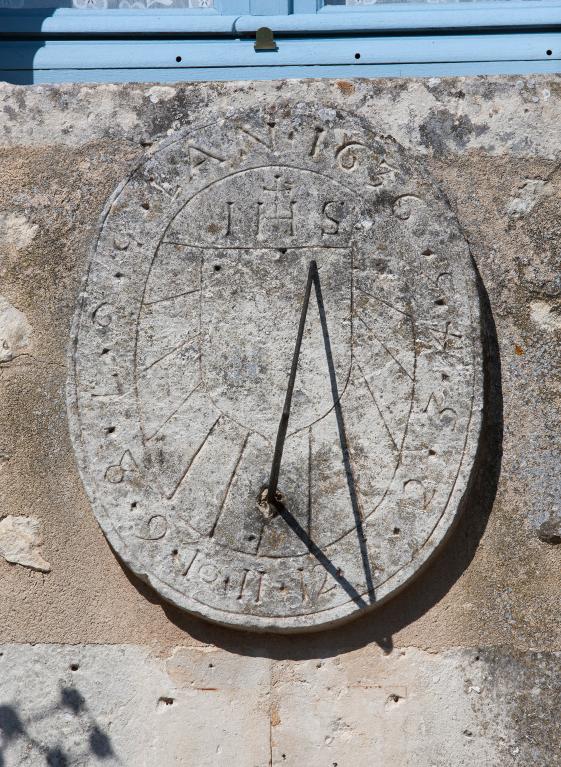 Elévation sud, vue de détail du cadran solaire.