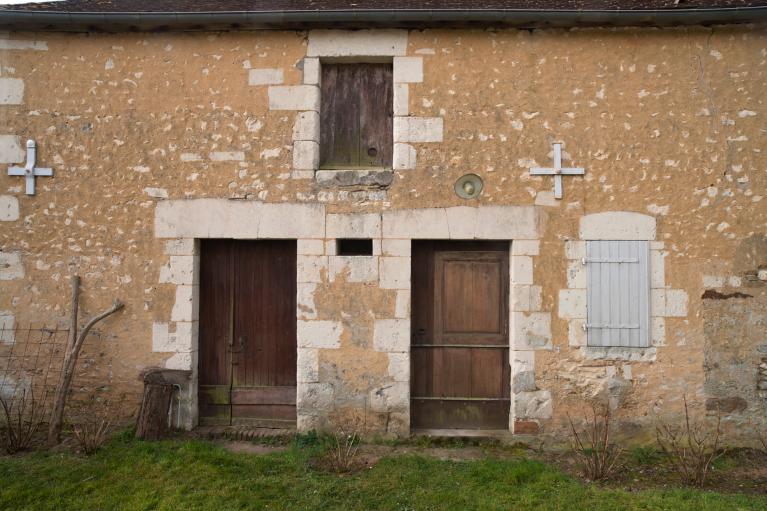 Façade postérieure du second logis, détail des ouvertures (écurie et laiterie).