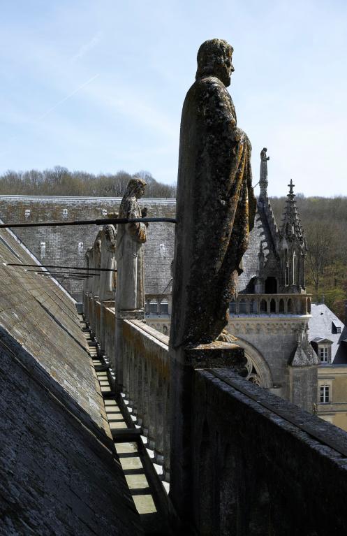 Vue de détail des statues côté sud.