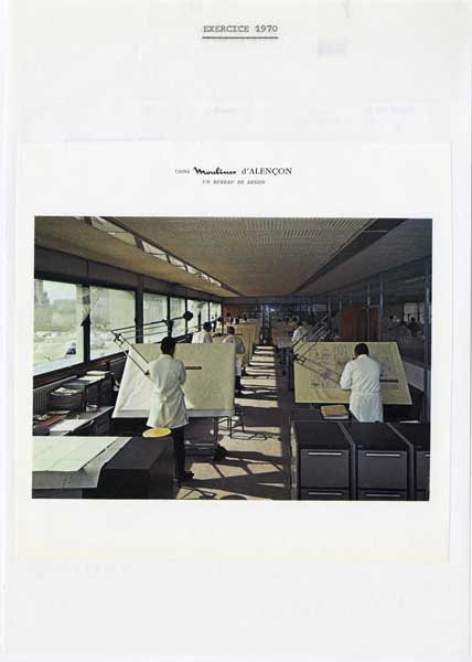 Usine Moulinex d'Alençon, un bureau de dessin.- Photographie ancienne, vers 1970. (AD Calvados. 2003jp_1058_2160).