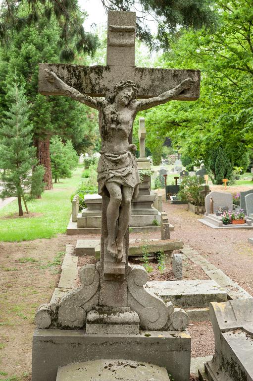 Détail : crucifix, de face.