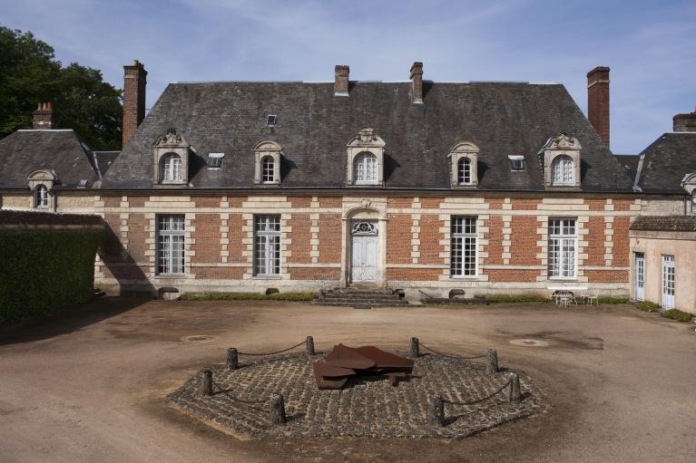 Château du Tertre à Sérigny : logis, élévation nord-est.