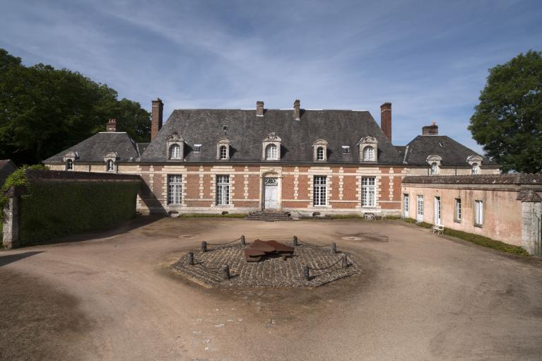 Logis, vue générale depuis le nord-est.