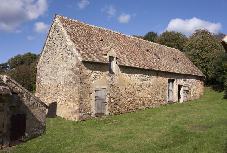 Ferme à la Hervrie : vue générale de la grange-étable. ; Ferme à la Hervrie : vue générale de la grange-étable.