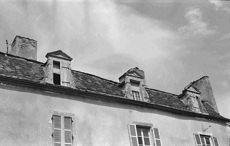 Corps de logis, lucarnes de l'élévation postérieure.