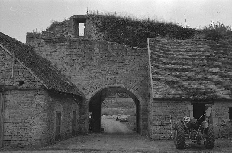 Cour intérieure, revers du corps d'entrée.