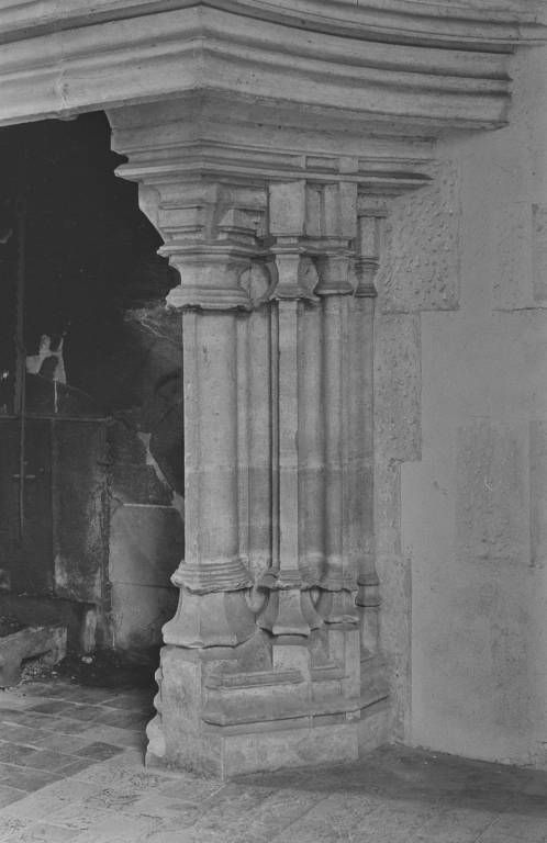 Cheminée (rez-de-chaussée) : détail du montant (photo prise en 1969).