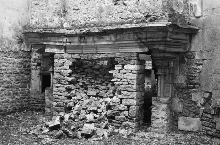Cheminée du logis des Hôtes (photo prise en 1969).
