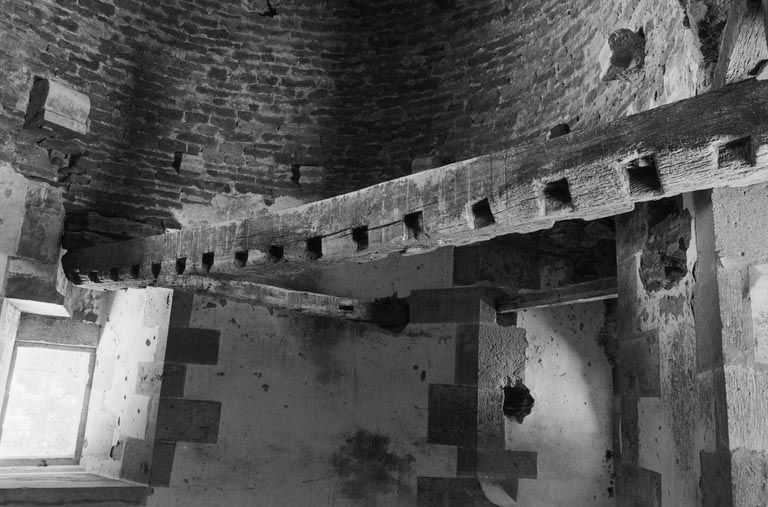 Charpente de la tour d'entrée, détail (photo prise en 1969).