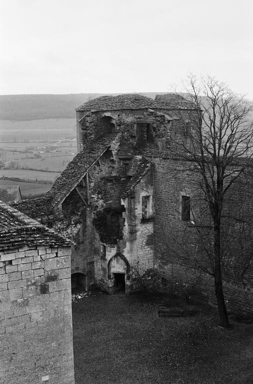 Enceinte : tour d'angle avec tourelle. Vue générale intérieure (photo prise en 1969).