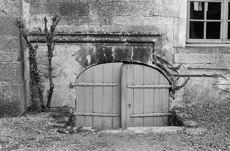 Porte de cave (corps de logis) (photo prise en 1969).