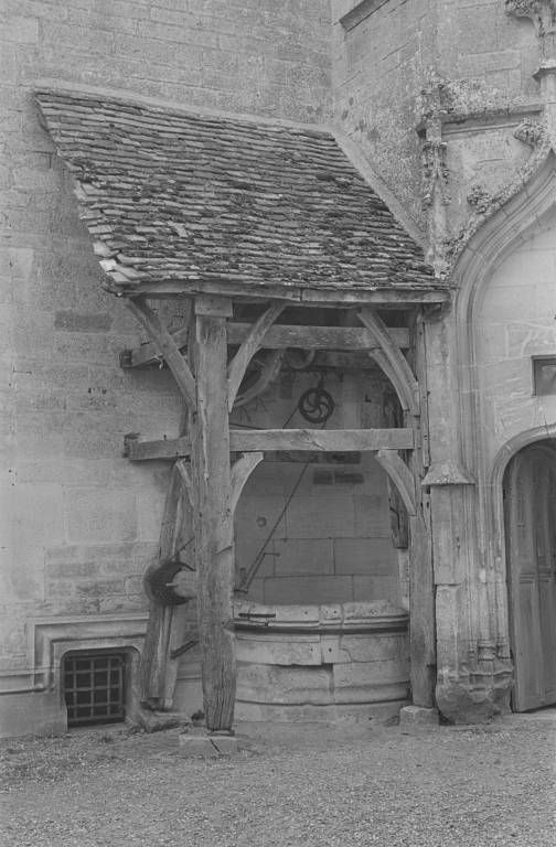 Puits du corps de logis : vue de face (photo prise en 1969).