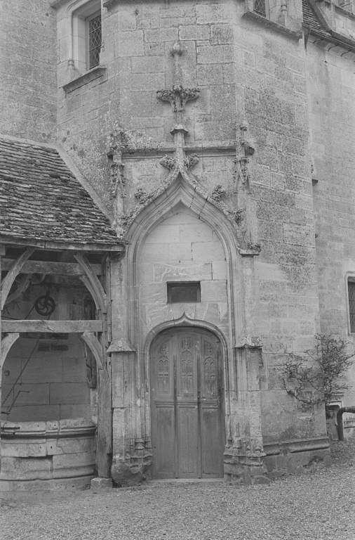 Porte de la tour d'escalier (corps de logis) (photo prise en 1969).